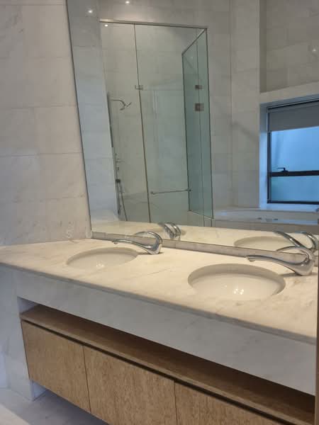 Belle Vue Residences, 15 Oxley Walk, 3 Bedrooms, 1,927 sqft, Condominium For Sale, by Su-Zan Teo, 500119341 - Master Bath with Double Sinks - PropertyGuru.com.sg