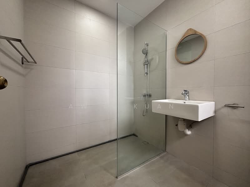 The Summit, 451 Upper East Coast Road, 2 Bedrooms, 840 sqft, Condominium For Rent, by Aw Si Kuan, 500119348 - Bathroom - PropertyGuru.com.sg