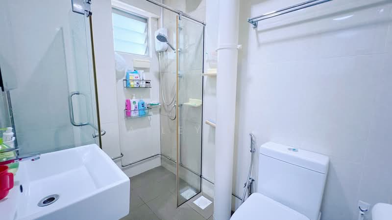 14 Joo Seng Road, 14 Joo Seng Road, 4 Bedrooms, 1,420 sqft, HDB Flat For Rent, by Hailey Ewe, 500119352 - Bathroom - PropertyGuru.com.sg