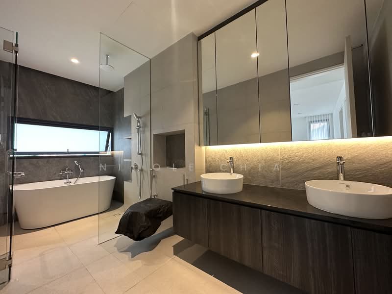 Seletar Hills Estate, Jalan Jarak, 7 Bedrooms, 9,200 sqft, Semi-Detached House For Sale, by Nicole Chia, 500119359 - Bathroom - PropertyGuru.com.sg