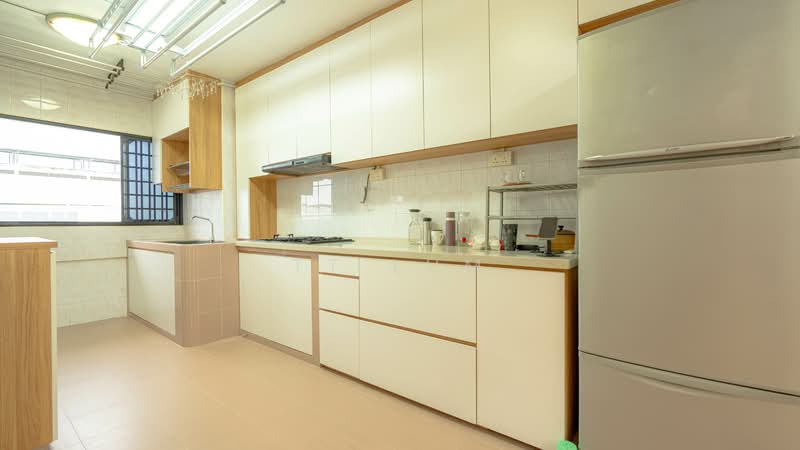 148 Yishun Street 11, 148 Yishun Street 11, 2 Bedrooms, 721 sqft, HDB Flat For Sale, by TT Lum, 500119364 - Kitchen - PropertyGuru.com.sg