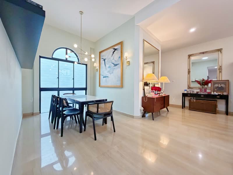 Holland Hill Park, 7A Holland Hill, 3 Bedrooms, 1,464 sqft, Condominium For Sale, by Joyce Lye Hui Xin, 500119370 - Dining Room - PropertyGuru.com.sg
