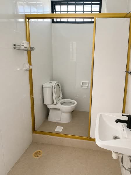 Lentor Villas, Lentor Street, 5 Bedrooms, 4,000 sqft, Semi-Detached House For Rent, by Philip Choo, 500119375 - Bathroom - PropertyGuru.com.sg