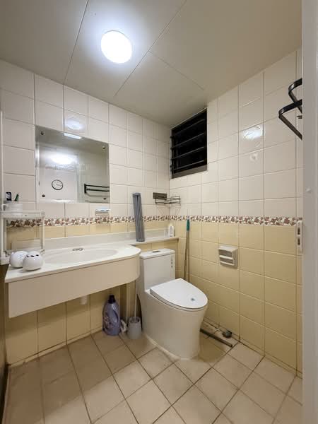 678A Jurong West Street 64, 678A Jurong West Street 64, 3 Bedrooms, 1,184 sqft, HDB Flat For Sale, by Steven Lee, 500119394 - Bathroom - PropertyGuru.com.sg