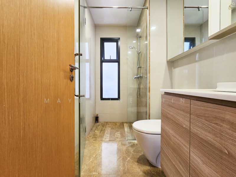 8 @ Woodleigh, 6 Woodleigh Close, 2 Bedrooms, 829 sqft, Condominium For Sale, by Maybeline Chin, 500119404 - Common Bathroom - PropertyGuru.com.sg