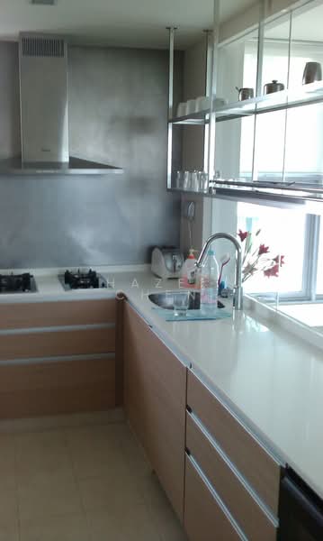 The Azure, 201 Ocean Drive, 3 Bedrooms, 1,313 sqft, Condominium For Sale, by Hazel Chen, 500119411 - Kitchen - PropertyGuru.com.sg