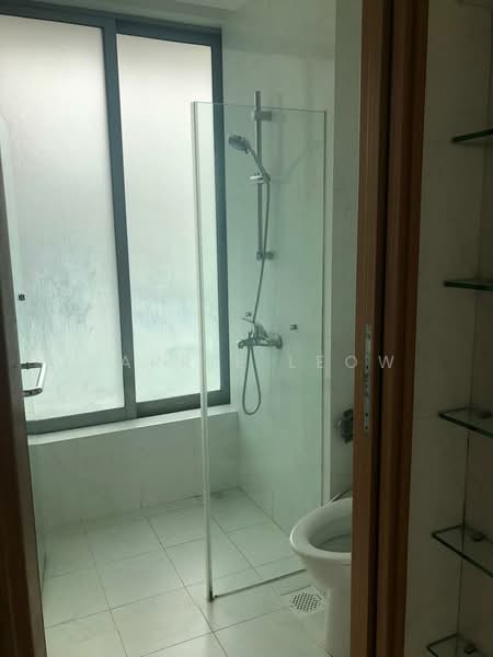 Leonie Suites, 21 Leonie Hill, 2 Bedrooms, 936 sqft, Apartment For Sale, by Carrie Leow, 500119412 - Bathroom - PropertyGuru.com.sg