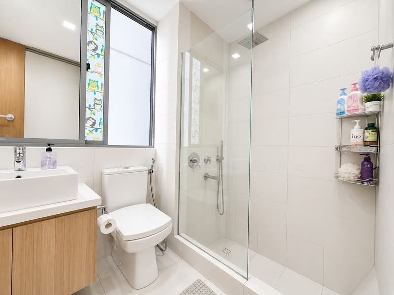 Beacon Heights, 8 Mar Thoma Road, 2 Bedrooms, 893 sqft, Condominium For Sale, by Howgene Leong, 500119453 - Bathroom - PropertyGuru.com.sg