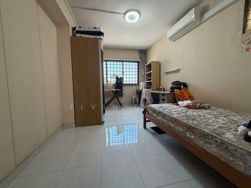 363 Hougang Avenue 5, 363 Hougang Avenue 5, 4 Bedrooms, 1,324 sqft, HDB Flat For Sale, by Elvin Tjew, 500119454 - Bedroom - PropertyGuru.com.sg