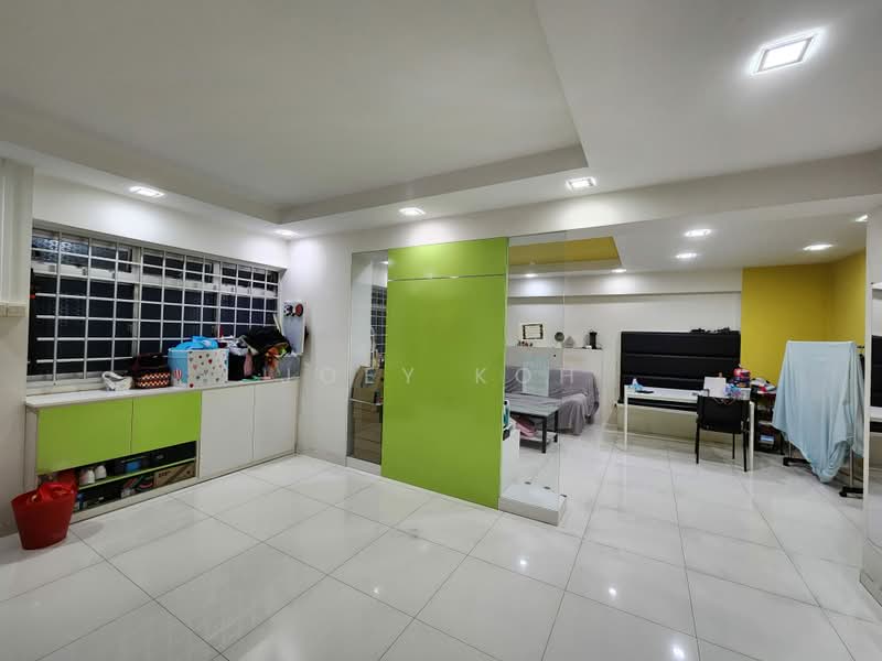 21 Queen's Close, 21 Queen's Close, 3 Bedrooms, 1,162 sqft, HDB Flat For Sale, by Joey Koh, 500119457 - Living Room - PropertyGuru.com.sg