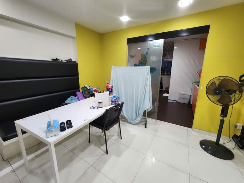 21 Queen's Close, 21 Queen's Close, 3 Bedrooms, 1,162 sqft, HDB Flat For Sale, by Joey Koh, 500119457 - Living Room - PropertyGuru.com.sg