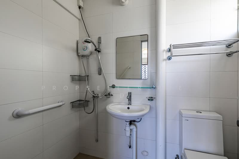 103 Ah Hood Road, 103 Ah Hood Road, 3 Bedrooms, 1,270 sqft, HDB Flat For Sale, by PROPSELLER PTE. LTD., 500119489 - Bathroom - PropertyGuru.com.sg