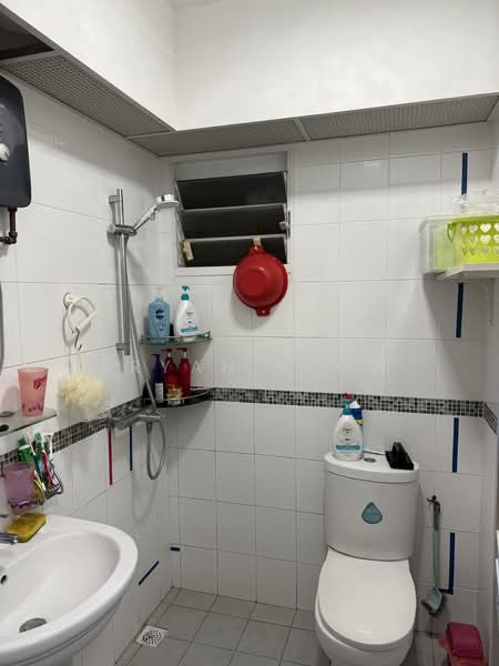 316B Yishun Greenwalk, 316B Yishun Avenue 9, 2 Bedrooms, 764 sqft, HDB Flat For Rent, by Bryan Leow, 500119493 - Bathroom - PropertyGuru.com.sg