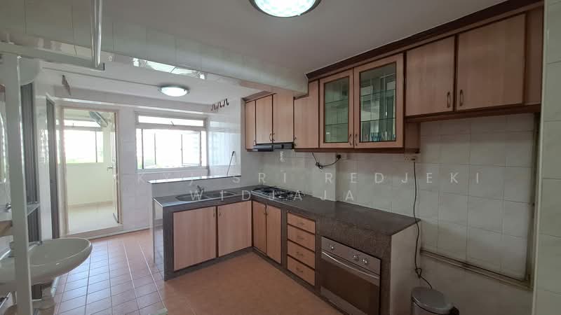 1 Lorong 7 Toa Payoh, 1 Lorong 7 Toa Payoh, 3 Bedrooms, 720 sqft, HDB Flat For Sale, by (Ekky) Sri Redjeki Widjaja, 500119582 - Kitchen - PropertyGuru.com.sg