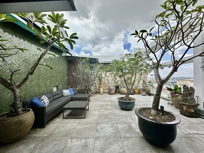 The Trumps, 1 Jalan Kembangan, 3 Bedrooms, 2,831 sqft, Condominium For Rent, by Irenne Tong, 500119591 - Exterior - PropertyGuru.com.sg