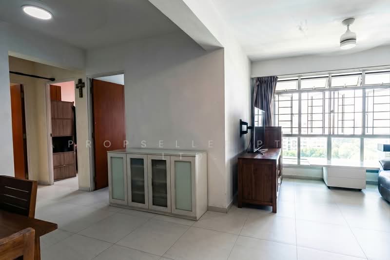 450 Yishun Ring Road, 450 Yishun Ring Road, 3 Bedrooms, 990 sqft, HDB Flat For Sale, by ADNIX LIU, 500119593 - Living Room - PropertyGuru.com.sg