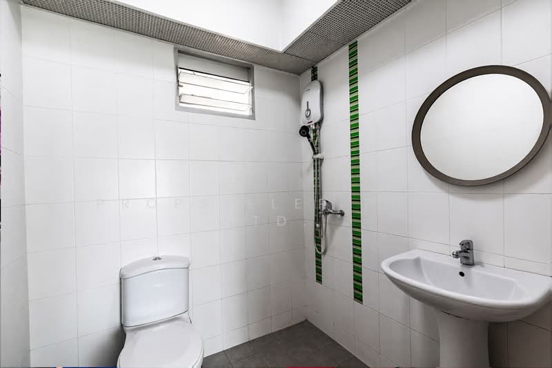 450 Yishun Ring Road, 450 Yishun Ring Road, 3 Bedrooms, 990 sqft, HDB Flat For Sale, by ADNIX LIU, 500119593 - Bathroom - PropertyGuru.com.sg