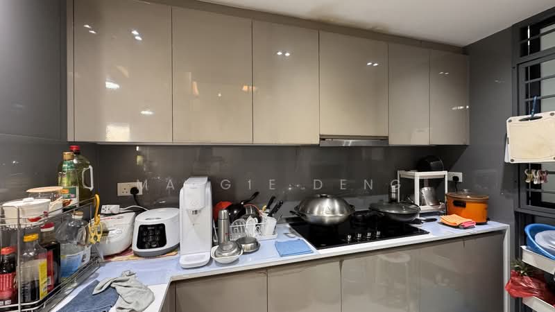 J Gateway, 2 Gateway Drive, 3 Bedrooms, 969 sqft, Condominium For Rent, by Maggie Deng, 500119625 - Kitchen - PropertyGuru.com.sg