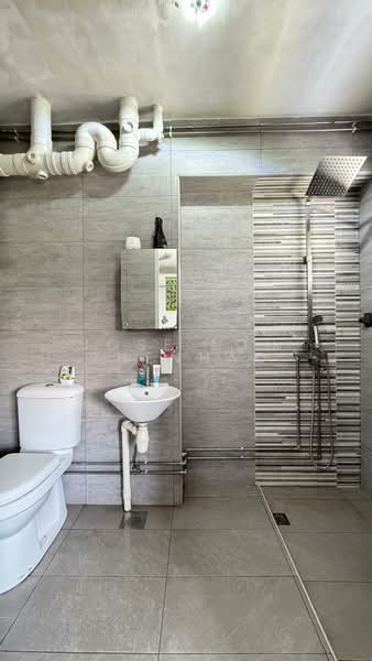 766 Pasir Ris Street 71, 766 Pasir Ris Street 71, 3 Bedrooms, 1,119 sqft, HDB Flat For Sale, by Jose Loh Zhenhao, 500119678 - Bathroom - PropertyGuru.com.sg