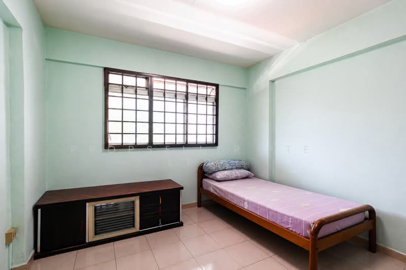 420 Jurong West Street 42, 420 Jurong West Street 42, 3 Bedrooms, 904 sqft, HDB Flat For Sale, by PROPSELLER PTE. LTD., 500119682 - Bedroom - PropertyGuru.com.sg