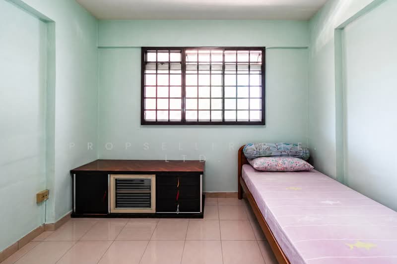 420 Jurong West Street 42, 420 Jurong West Street 42, 3 Bedrooms, 904 sqft, HDB Flat For Sale, by PROPSELLER PTE. LTD., 500119682 - Bedroom - PropertyGuru.com.sg