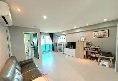 For Sale - 469A Admiralty Drive