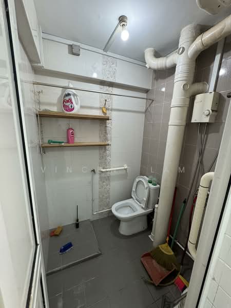 108 Mcnair Road, 108 Mcnair Road, 2 Bedrooms, 689 sqft, HDB Flat For Sale, by Vincent Lam, 500119702 - Bathroom - PropertyGuru.com.sg