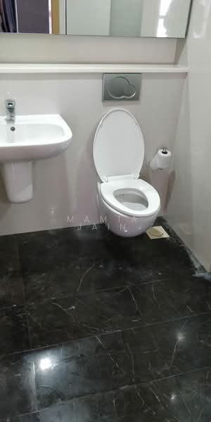 8 @ Woodleigh, 2 Woodleigh Close, Studio, 398 sqft, Condominium For Sale, by Mamta Jain, 500119704 - Bathroom - PropertyGuru.com.sg