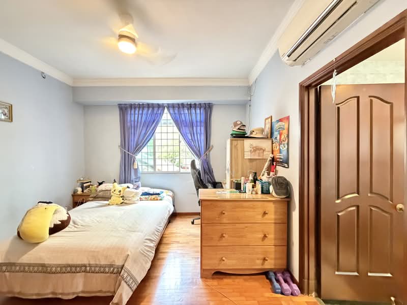 1km Maris Stella, MRT, 3sty Corner Terr, Gd Layout, Bright, Gd wind flow, Serangoon Estate, Bratley Estate, 5 Bedrooms, 3,000 sqft, Corner Terrace For Sale, by Alex Ng, 500119705 - Bedroom - PropertyGuru.com.sg