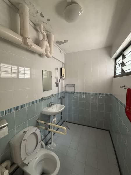 612 Hougang Avenue 8, 612 Hougang Avenue 8, 3 Bedrooms, 1,302 sqft, HDB Flat For Sale, by Joyce Chua, 500119716 - Bathroom - PropertyGuru.com.sg