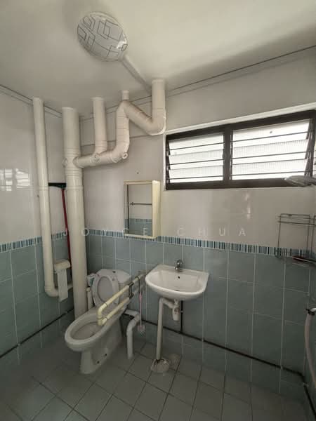 612 Hougang Avenue 8, 612 Hougang Avenue 8, 3 Bedrooms, 1,302 sqft, HDB Flat For Sale, by Joyce Chua, 500119716 - Bathroom - PropertyGuru.com.sg