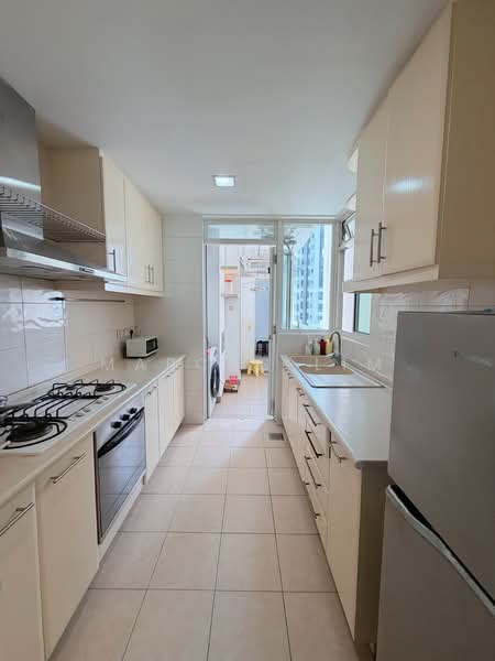 Costa Del Sol, 70 Bayshore Road, 3 Bedrooms, 1,345 sqft, Condominium For Sale, by Marcus Lim, 500119731 - Kitchen - PropertyGuru.com.sg