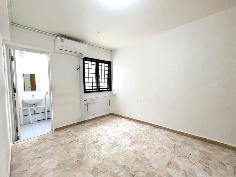 107 Yishun Ring Road, 107 Yishun Ring Road, 2 Bedrooms, 721 sqft, HDB Flat For Sale, by Alice Ng, 500119746 - Master Bedroom - PropertyGuru.com.sg