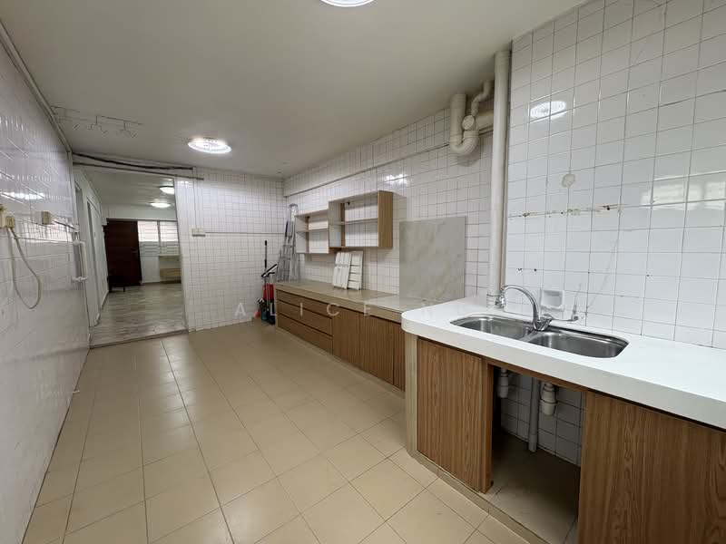 107 Yishun Ring Road, 107 Yishun Ring Road, 2 Bedrooms, 721 sqft, HDB Flat For Sale, by Alice Ng, 500119746 - Kitchen - PropertyGuru.com.sg