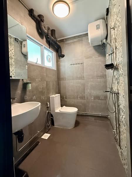 363 Tampines Street 34, 363 Tampines Street 34, 3 Bedrooms, 1,410 sqft, HDB Flat For Sale, by Daniel Liew, 500119748 - Bathroom - PropertyGuru.com.sg