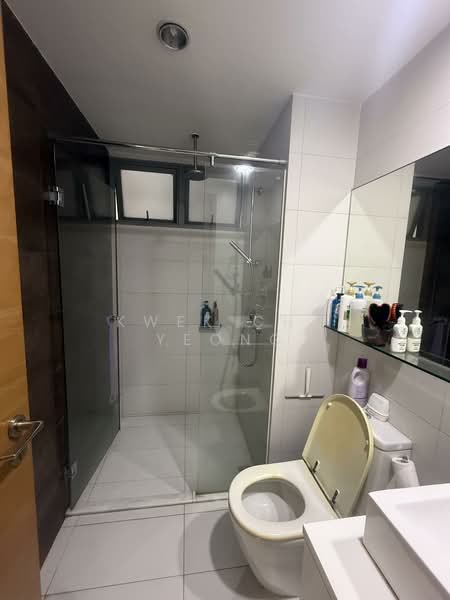 Centro Residences, 59 Ang Mo Kio Avenue 8, 4 Bedrooms, 1,281 sqft, Condominium For Rent, by Kwek Chu Yeong, 500119750 - Bathroom - PropertyGuru.com.sg