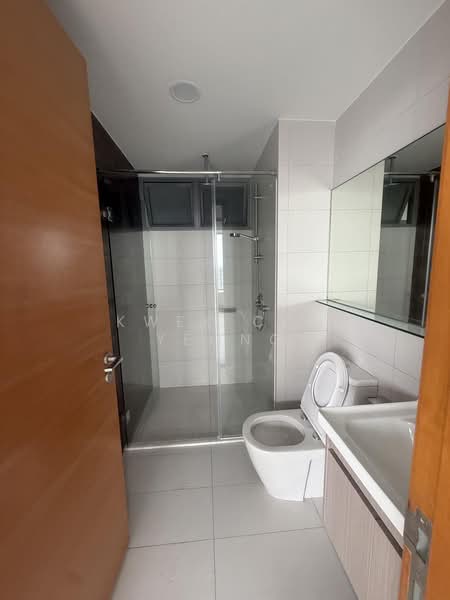 Centro Residences, 59 Ang Mo Kio Avenue 8, 4 Bedrooms, 1,281 sqft, Condominium For Rent, by Kwek Chu Yeong, 500119750 - Bathroom - PropertyGuru.com.sg