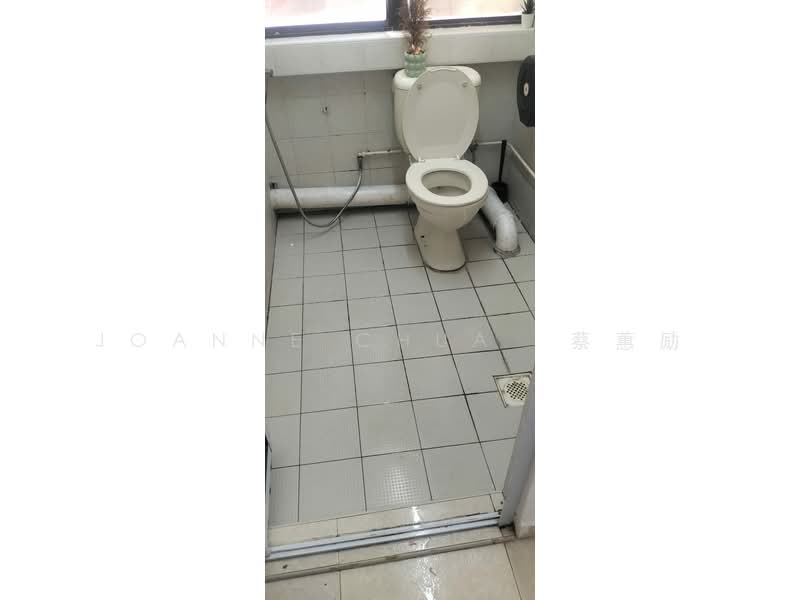 363 Hougang Avenue 5, 363 Hougang Avenue 5, 3 Bedrooms, 1,324 sqft, HDB Flat For Sale, by Joanne Chua  蔡蕙励, 500119752 - Bathroom - PropertyGuru.com.sg