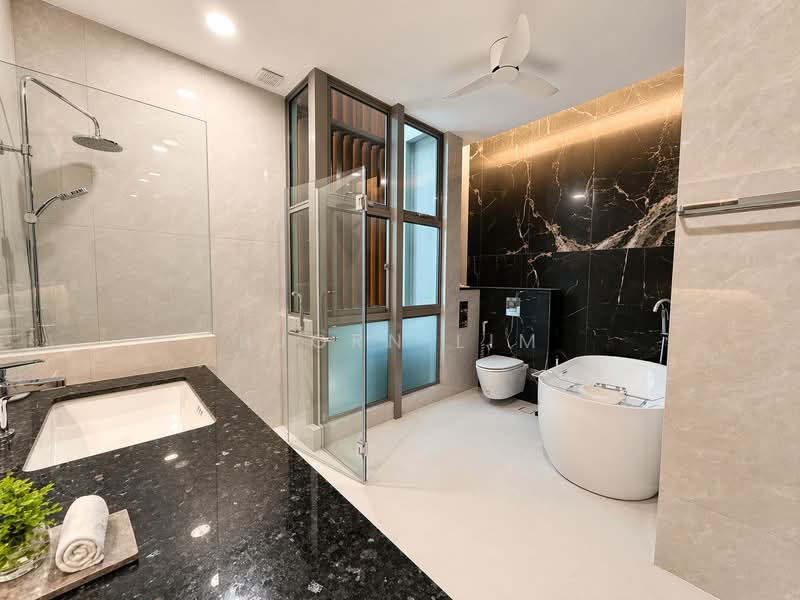 Greenleaf Avenue, Greenleaf Avenue, 7 Bedrooms, 6,278 sqft, Semi-Detached House For Sale, by Bjorn Lim, 500119764 - Master Bedroom Bathroom - PropertyGuru.com.sg