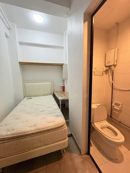 Aston Mansions, 3 Lorong 42 Geylang, 4 Bedrooms, 1,302 sqft, Apartment For Rent, by Chris Koo, 500119771 - Bedroom - PropertyGuru.com.sg