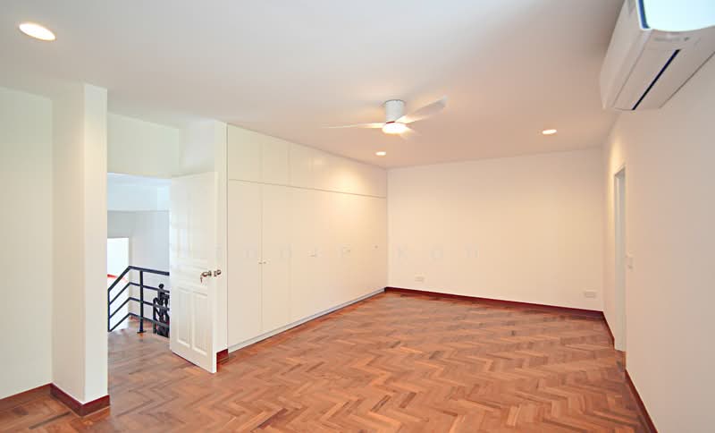 Newly Refurbished! Compellingly Priced! Grab It Now!, Clementi Crescent, 3 Bedrooms, 2,900 sqft, Semi-Detached House For Rent, by Eddie Koh, 500119859 - Master Bedroom - PropertyGuru.com.sg