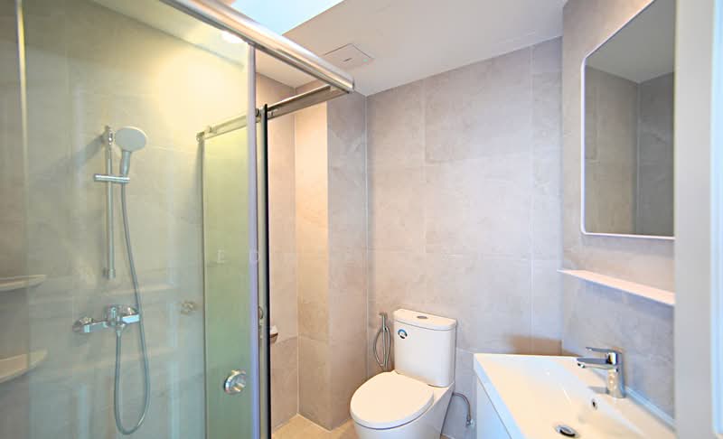 Newly Refurbished! Compellingly Priced! Grab It Now!, Clementi Crescent, 3 Bedrooms, 2,900 sqft, Semi-Detached House For Rent, by Eddie Koh, 500119859 - Bathroom 3 - PropertyGuru.com.sg