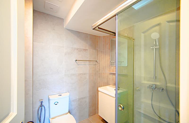 Newly Refurbished! Compellingly Priced! Grab It Now!, Clementi Crescent, 3 Bedrooms, 2,900 sqft, Semi-Detached House For Rent, by Eddie Koh, 500119859 - Bathroom 2 - PropertyGuru.com.sg