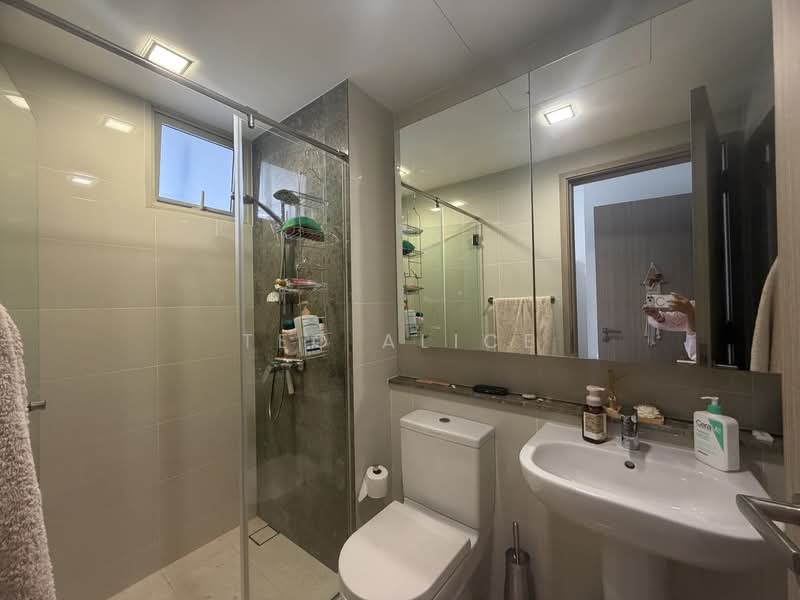 Flamingo Valley, 476 Siglap Road, 4 Bedrooms, 1,700 sqft, Condominium For Rent, by Teo Alice, 500119860 - Bathroom - PropertyGuru.com.sg