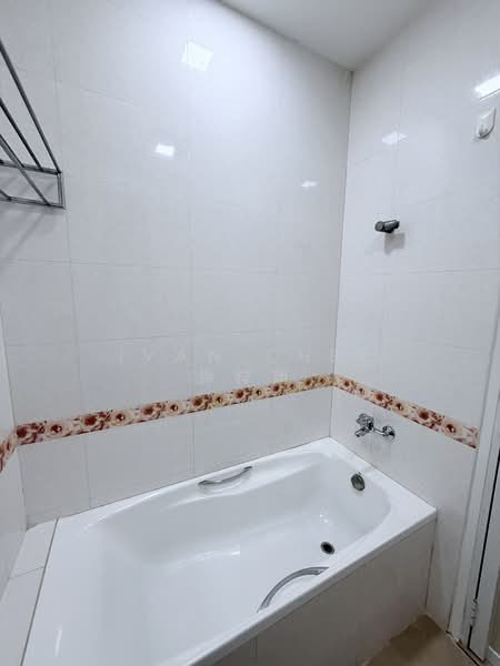 Eastpoint Green, 1 Simei Street 3, 2 Bedrooms, 904 sqft, Condominium For Rent, by Ivan Chee 徐梓翔, 500119864 - Bathroom - PropertyGuru.com.sg