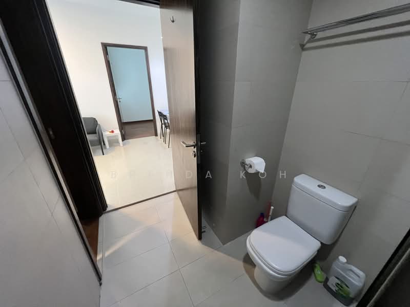 Natura @ Hillview, 18 Hillview Terrace, 2 Bedrooms, 527 sqft, Condominium For Rent, by Brenda Koh, 500119897 - Bathroom - PropertyGuru.com.sg