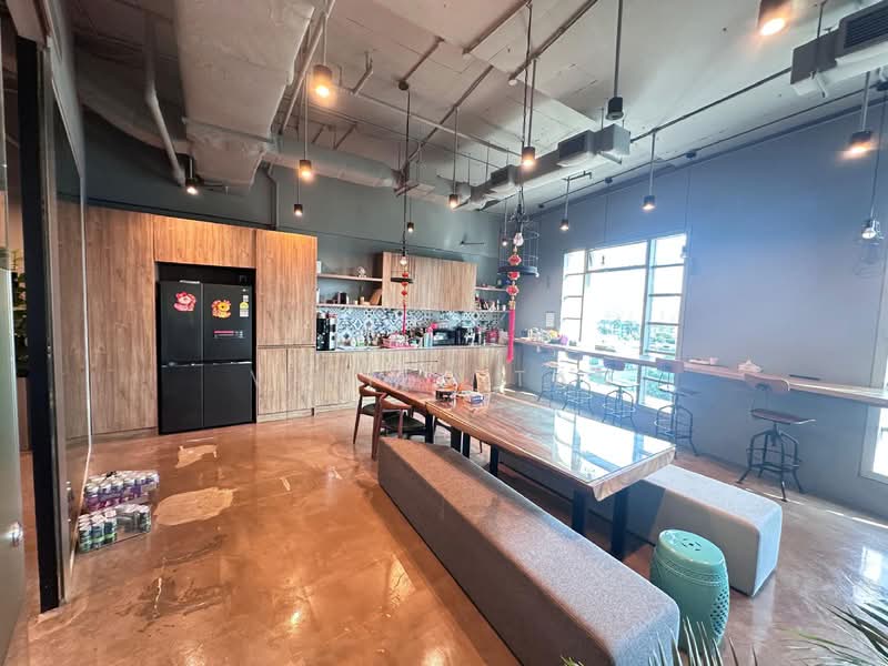 Bugis Junction Towers, 230 Victoria Street, 3,725 sqft, Office For Rent, by Vivien Tan, 500119922 - Kitchen - CommercialGuru.com.sg