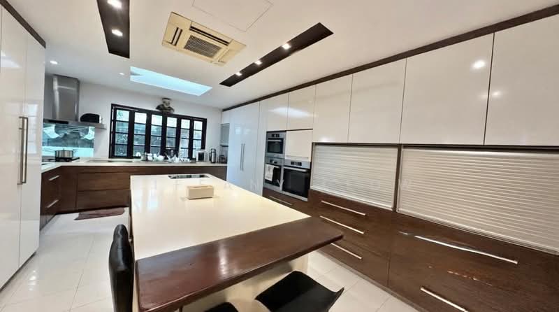 *** SUPER RARE! OPP BISHAN J8!!! HUGE 2 STY SEMI-D, , 5 Bedrooms, 4,000 sqft, Semi-Detached House For Sale, by Tiffany Leow, 500119928 - Kitchen - PropertyGuru.com.sg