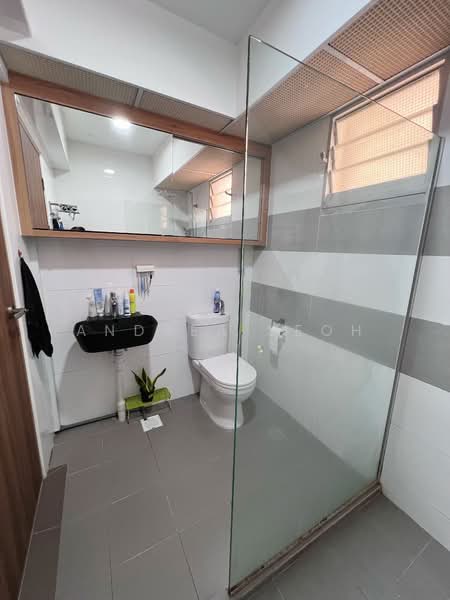 431A Bedok North Road, 431A  Bedok North Road, 3 Bedrooms, 1,011 sqft, HDB Flat For Sale, by Andrea Seoh, 500119937 - Master Bathroom - PropertyGuru.com.sg