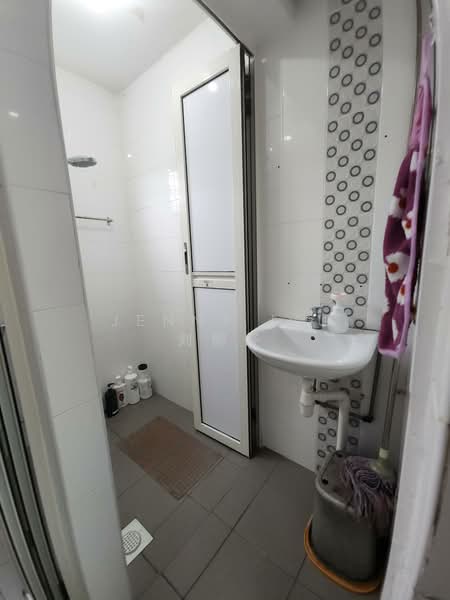 504 Bukit Batok Street 52, 504 Bukit Batok Street 52, 2 Bedrooms, 645 sqft, HDB Flat For Sale, by Jenny Liu 刘俐妤, 500119944 - Bathroom - PropertyGuru.com.sg